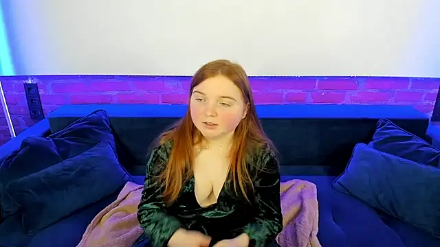 Snapshot of KattyRose8 chatting on October 18, 6:52 pm KattyRose8 online show from October 18, 6:52 pm