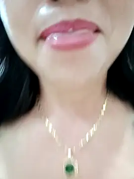 Kim-Anhh online show from October 2, 3:30 pm