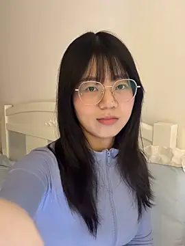 Ella-A9 online show from October 31, 3:46 pm