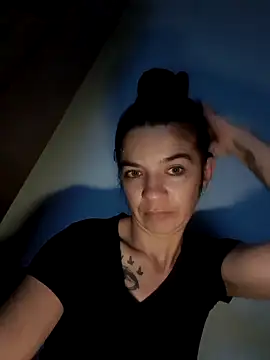 Snapshot of alinaalinutzq chatting on November 1, 6:43 pm alinaalinutzq online show from November 1, 6:43 pm