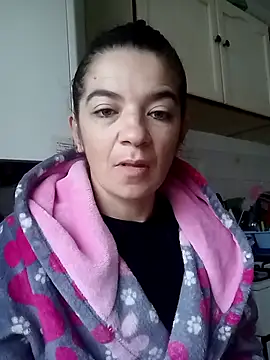 Snapshot of alinaalinutzq chatting on November 23, 6:02 am alinaalinutzq online show from November 23, 6:02 am