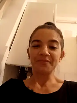 Snapshot of alinaalinutzq chatting on November 23, 6:52 pm alinaalinutzq online show from November 23, 6:52 pm