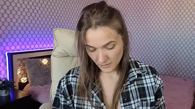 EmmySkyy online show from September 11, 6:35 am