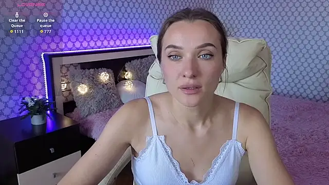 EmmySkyy online show from September 15, 9:20 am