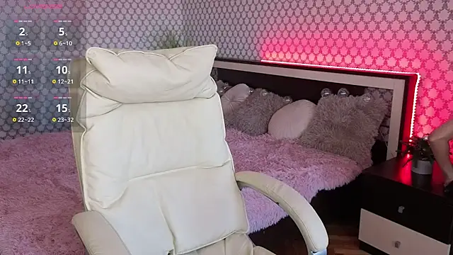 EmmySkyy online show from September 20, 9:10 am