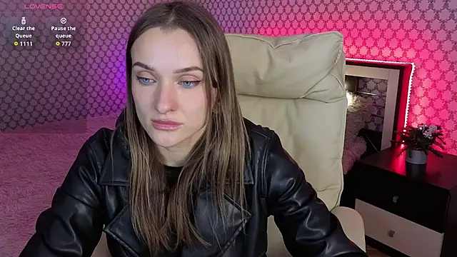 EmmySkyy online show from September 28, 4:56 pm