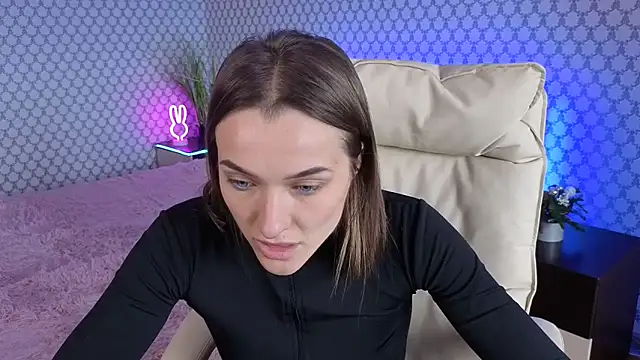 EmmySkyy online show from October 4, 9:18 am