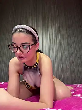 Larra69 online show from March 12, 6:36 pm