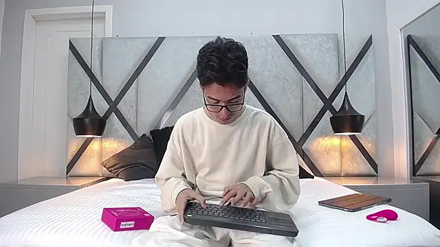 AustinReeds online show from September 23, 2:42 pm