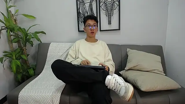 AustinReeds online show from September 28, 8:14 pm
