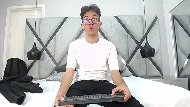 AustinReeds online show from September 30, 2:55 pm