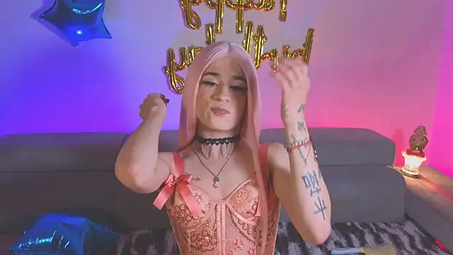 Snapshot of chloe_ember chatting on November 28, 4:04 am chloe ember online show from November 28, 4:04 am