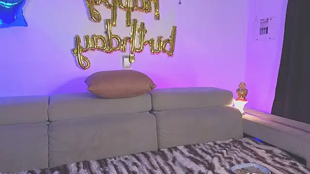 Snapshot of chloe_ember chatting on November 29, 10:40 am chloe ember online show from November 29, 10:40 am