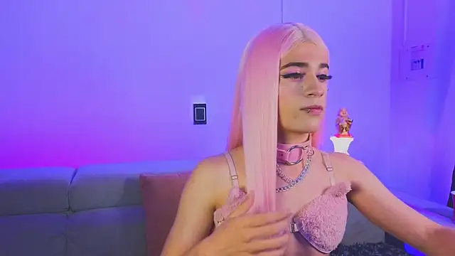 Snapshot of chloe_ember chatting on December 5, 5:27 am chloe ember online show from December 5, 5:27 am