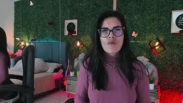 Snapshot of Linagh_ chatting on February 5, 11:37 am Linagh online show from February 5, 11:37 am