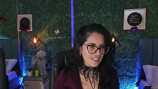 Snapshot of Linagh_ chatting on February 10, 11:47 am Linagh online show from February 10, 11:47 am