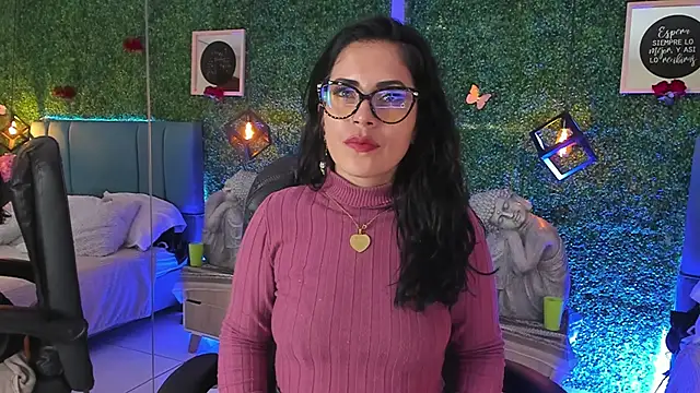 Snapshot of Linagh_ chatting on February 19, 11:39 am Linagh online show from February 19, 11:39 am