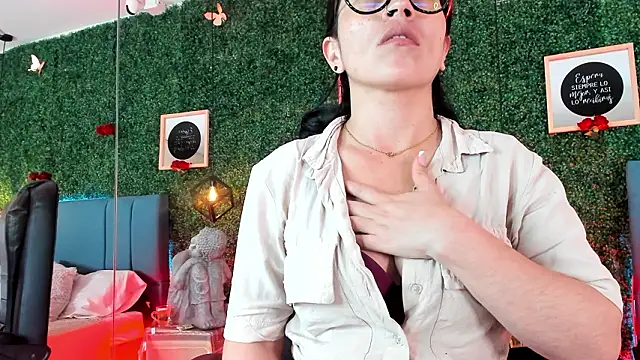 Snapshot of Linagh_ chatting on February 27, 11:43 am Linagh online show from February 27, 11:43 am