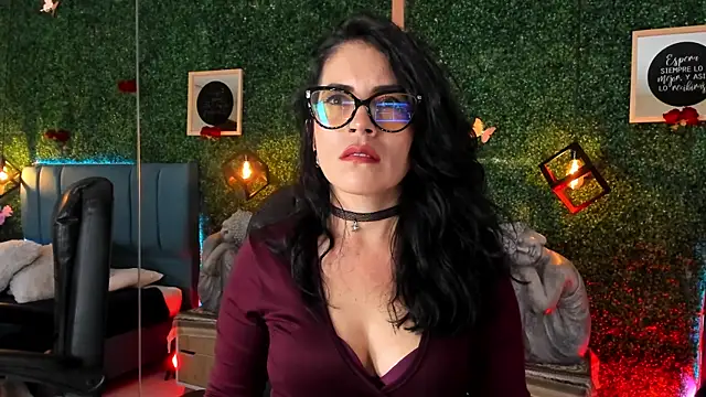 Snapshot of Linagh_ chatting on February 28, 11:44 am Linagh online show from February 28, 11:44 am