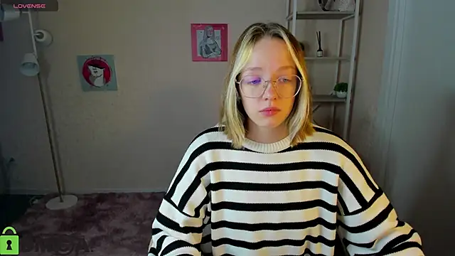 Snapshot of R0cket_bunny chatting on October 9, 1:25 am R0cket bunny online show from October 9, 1:25 am