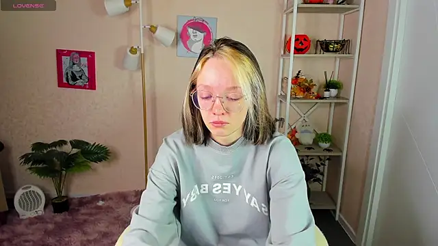 Snapshot of R0cket_bunny chatting on November 19, 1:05 am R0cket bunny online show from November 19, 1:05 am