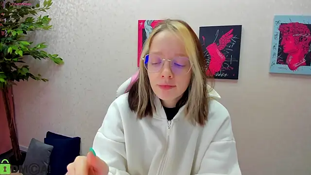 Snapshot of R0cket_bunny chatting on December 14, 12:38 am R0cket bunny online show from December 14, 12:38 am