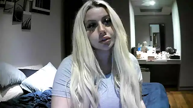 Snapshot of TiaDoll chatting on October 10, 3:44 pm TiaDoll online show from October 10, 3:44 pm