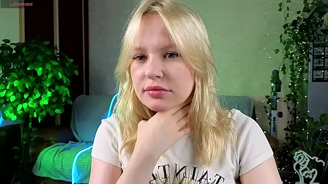 Mila Lioness online show from October 4, 5:49 am