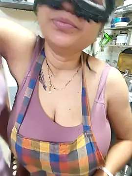 Queen Nightt online show from January 17, 3:55 am