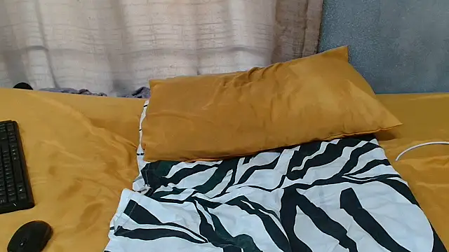 curvydarckcohocolate online show from October 7, 7:38 am