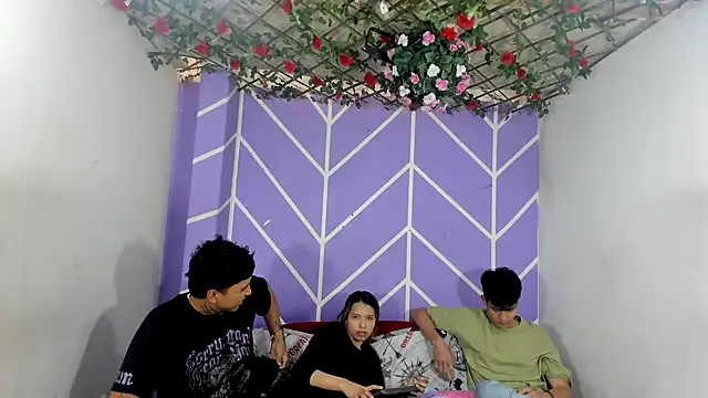 lau and boys18 online show from October 20, 1:11 pm