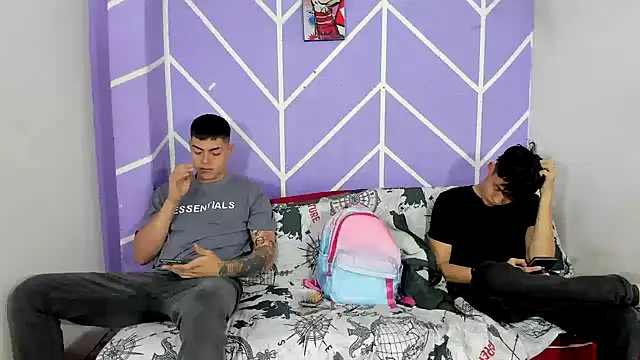 lau and boys18 online show from November 4, 7:24 pm