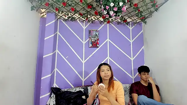 lau and boys18 online show from November 7, 6:19 pm