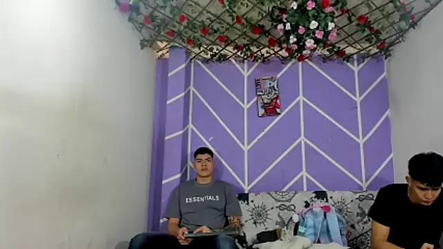 lau and boys18 online show from November 14, 1:10 pm