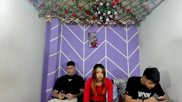 lau and boys18 online show from November 15, 1:07 pm