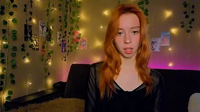 Lori Williams online show from February 25, 2:32 am