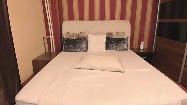 MadameCrowford online show from November 24, 10:48 am