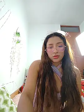 Snapshot of airamoon chatting on April 21, 5:28 pm airamoon online show from April 21, 5:28 pm