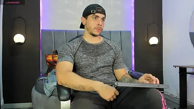 Liam walk  online show from November 12, 7:46 pm