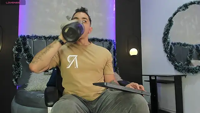 Liam walk  online show from November 23, 10:53 pm