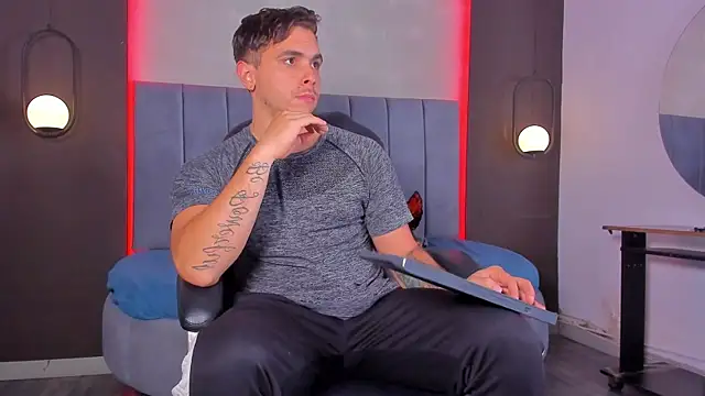 Liam walk  online show from April 17, 10:24 pm