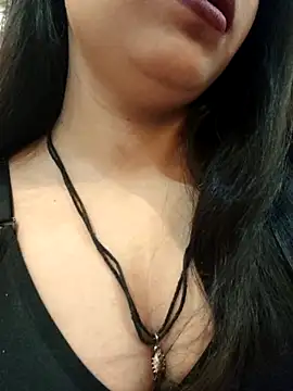 Snapshot of Maahhii_2 chatting on October 22, 5:34 pm Maahhii 2 online show from October 22, 5:34 pm