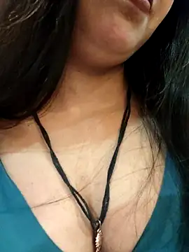 Snapshot of Maahhii_2 chatting on October 25, 6:46 pm Maahhii 2 online show from October 25, 6:46 pm