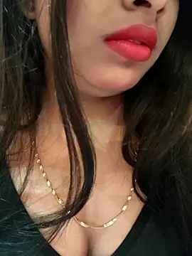 Snapshot of Maahhii_2 chatting on November 11, 2:06 pm Maahhii 2 online show from November 11, 2:06 pm