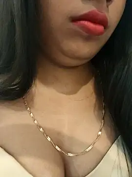 Snapshot of Maahhii_2 chatting on November 12, 5:46 pm Maahhii 2 online show from November 12, 5:46 pm