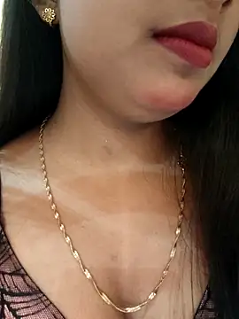 Snapshot of Maahhii_2 chatting on November 13, 7:13 pm Maahhii 2 online show from November 13, 7:13 pm