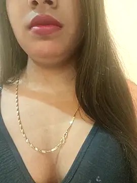 Snapshot of Maahhii_2 chatting on November 14, 7:23 pm Maahhii 2 online show from November 14, 7:23 pm