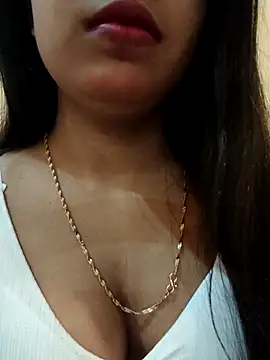 Snapshot of Maahhii_2 chatting on November 15, 6:59 pm Maahhii 2 online show from November 15, 6:59 pm