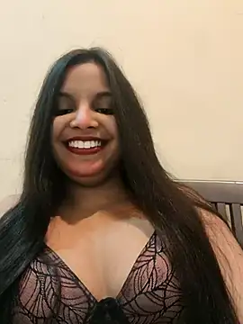 Snapshot of Maahhii_2 chatting on November 28, 8:11 pm Maahhii 2 online show from November 28, 8:11 pm