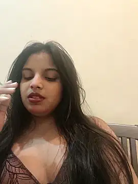 Snapshot of Maahhii_2 chatting on December 1, 8:14 pm Maahhii 2 online show from December 1, 8:14 pm